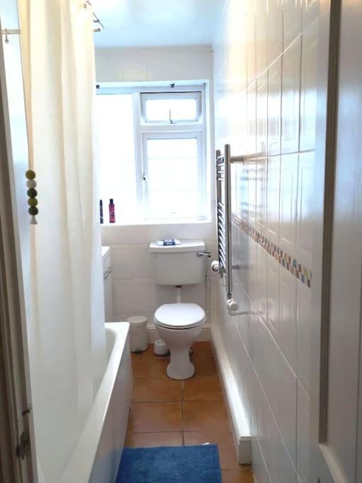 2 Bed Flat Near Station With Parking&Comgarden Apartment Sutton  Exterior foto