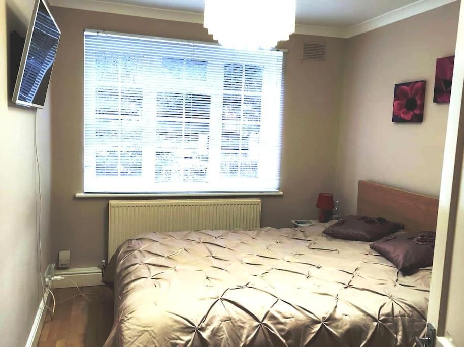2 Bed Flat Near Station With Parking&Comgarden Apartment Sutton  Exterior foto
