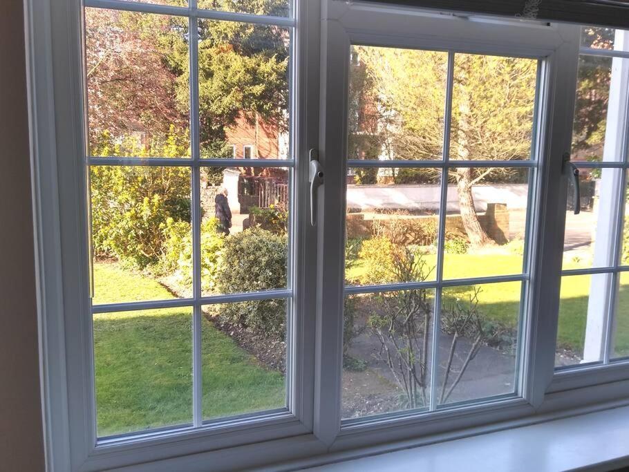 2 Bed Flat Near Station With Parking&Comgarden Apartment Sutton  Exterior foto
