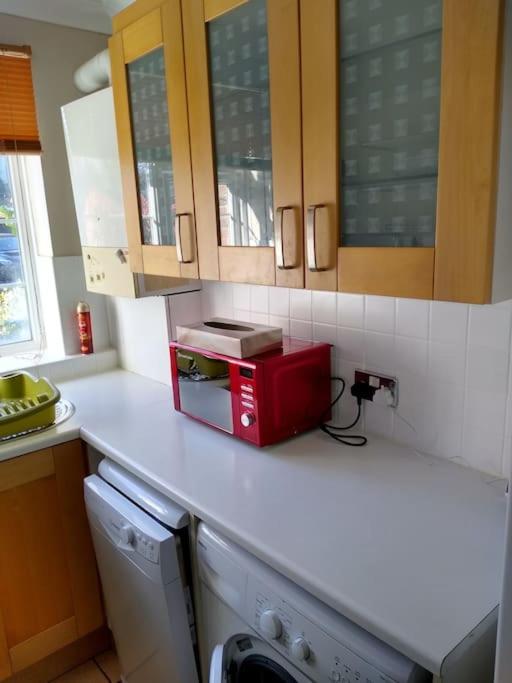 2 Bed Flat Near Station With Parking&Comgarden Apartment Sutton  Exterior foto