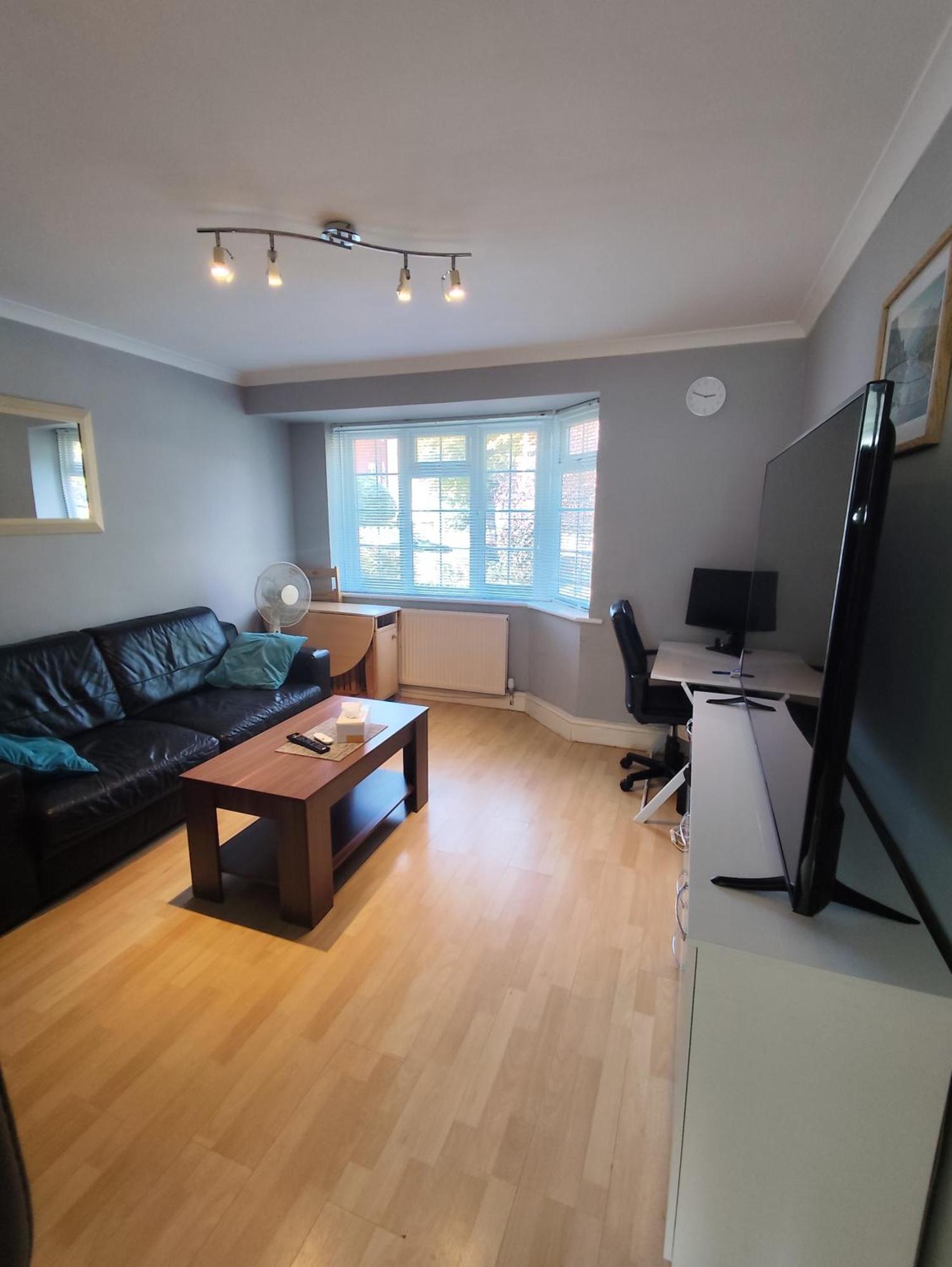 2 Bed Flat Near Station With Parking&Comgarden Apartment Sutton  Exterior foto